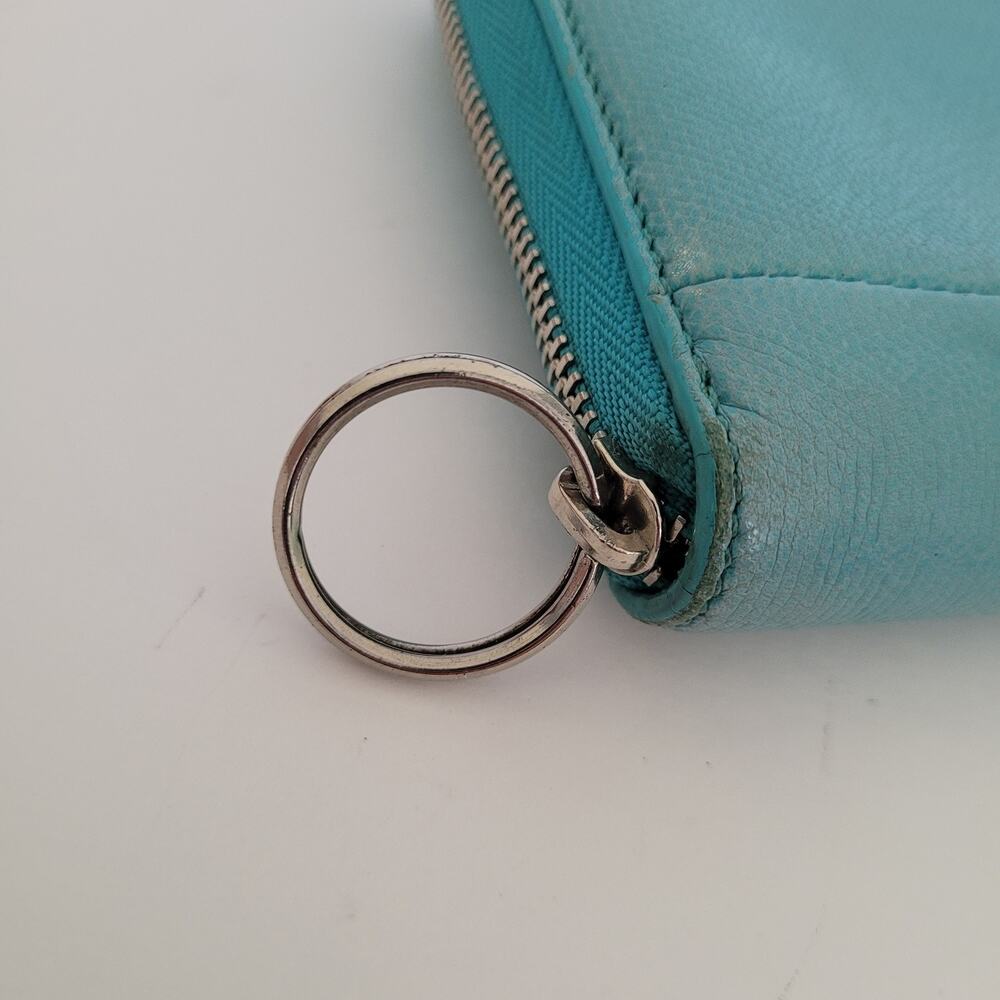 Tiffany & Co. Iconic Blue Leather Zip Around Wallet Clutch Organizer Authentic - Picture 12 of 14